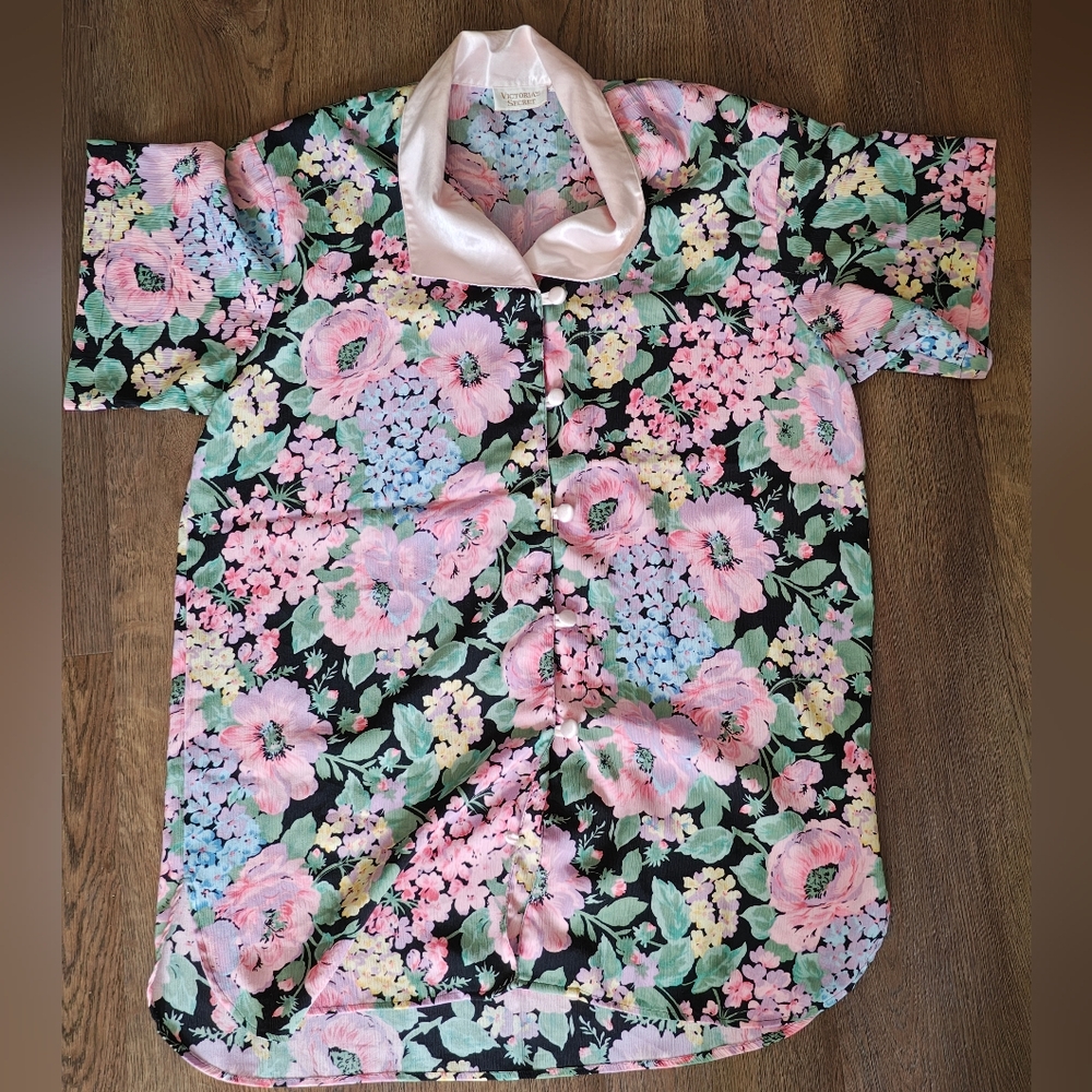 Floral Button-Up Blouse with Pink Collar